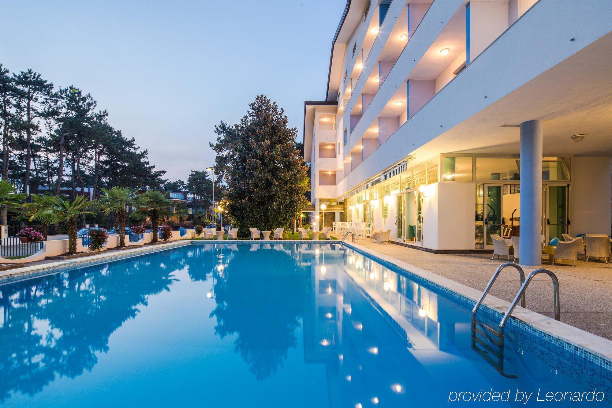 Hotel Olympia Lignano Sabbiadoro Exterior foto